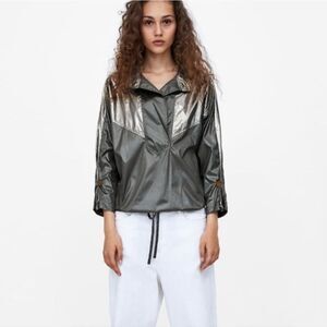 NWT ZARA Silver Metallic Featherweiggt Pullover Windbreaker Jacket Size M